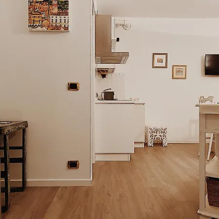 Lo Scalino Apartment *